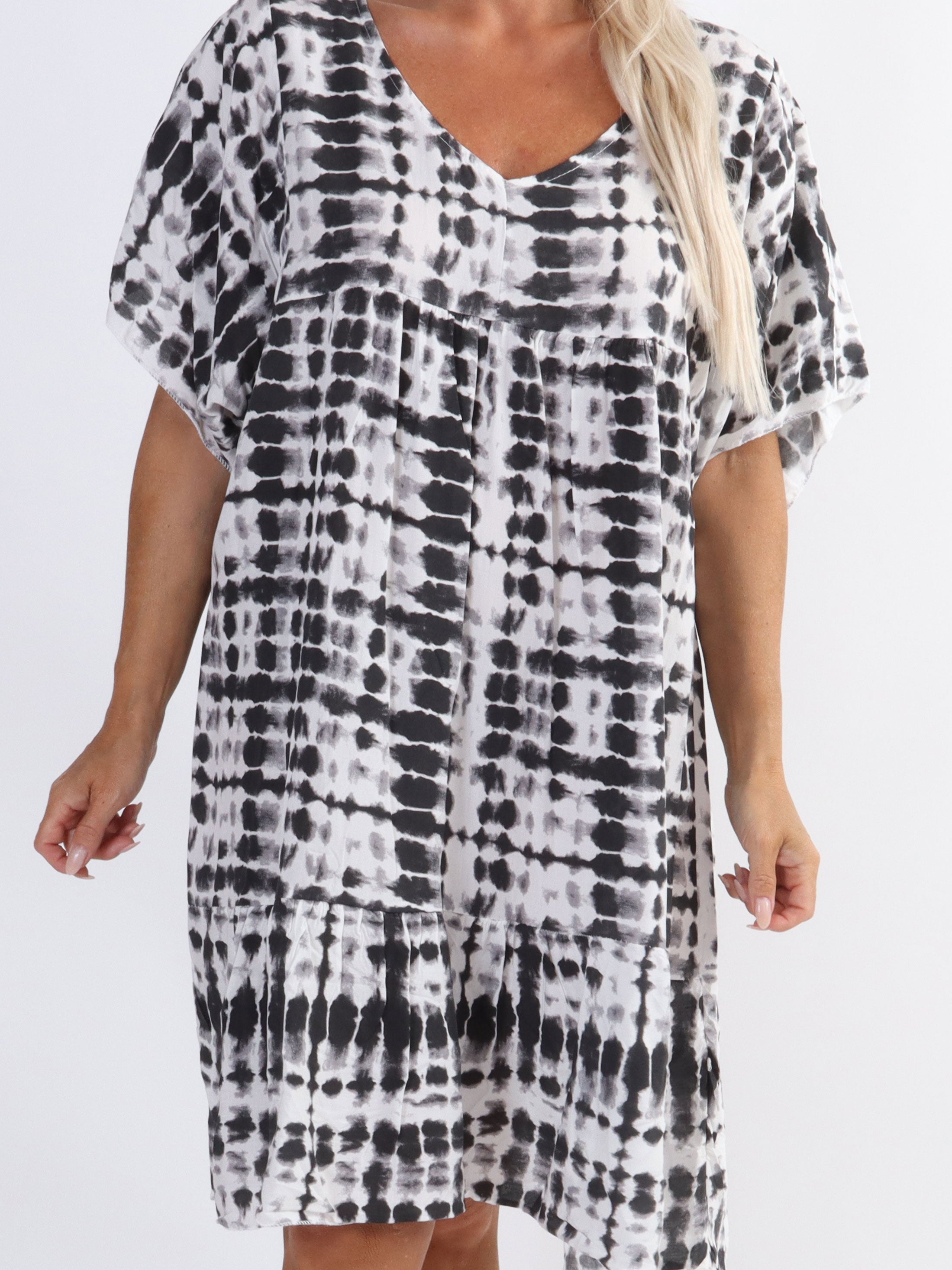 Amanza - Sød plus size tunikakjole i viskose med batikmønster